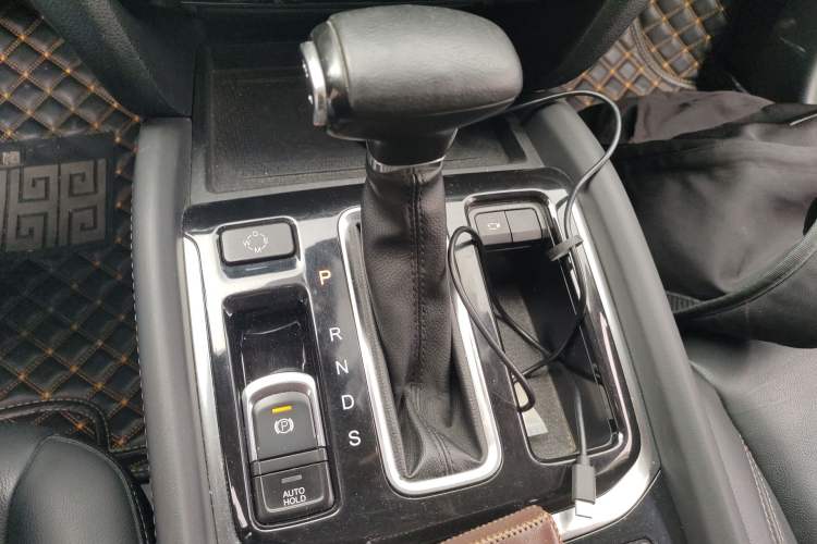 Used GAC Trumpchi GS8 2017 320T Two-Wheel Drive Luxury Smart Connectivity Version (7 Seats) Gear Lever