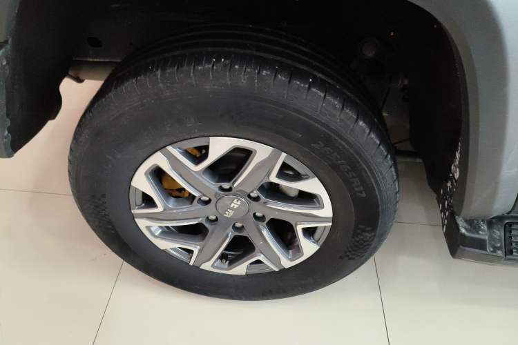 Used BAIC Off-Road BJ40 2024 2.0T All-New Urban Hunter Edition Chivalrous Style Right Rear Wheel Hub