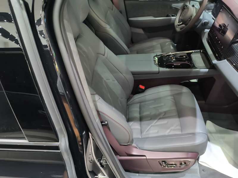 Used Zeekr 009 2024 7-Seater Walk-Through Version Four-Wheel Drive 108 kWh — 24