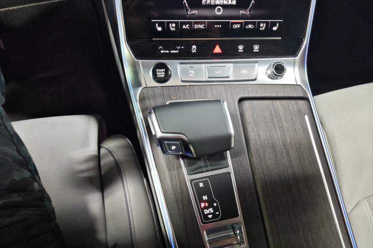 Used Audi A7L 2024 55TFSI quattro S-line Boundary Edition Flow Crystal Package Gear Lever