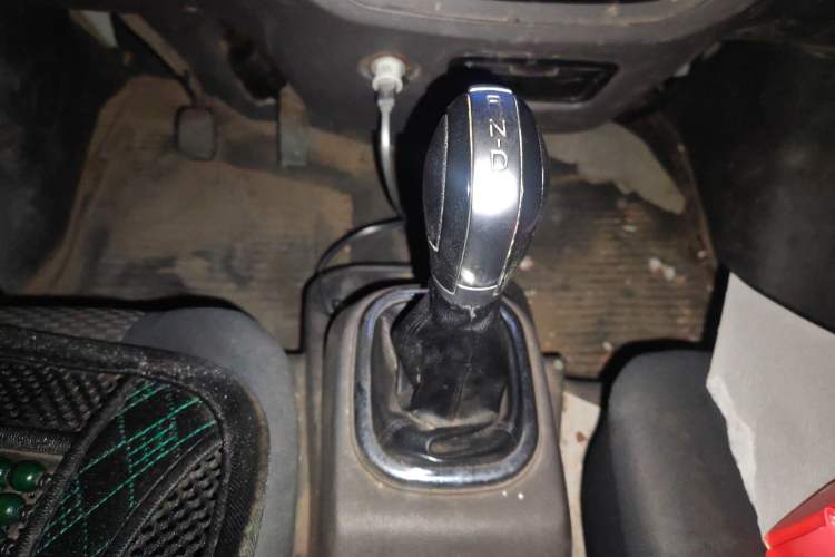 Used Dongfeng Yufeng EM26 2023 Standard Edition 41.472 kWh Henan Lithium Power Gear Lever