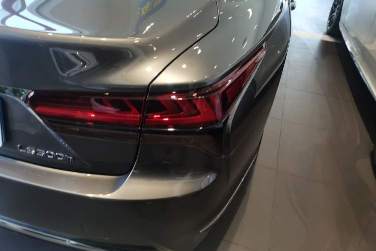 Used Lexus LS 2021 500h Excellence Edition
