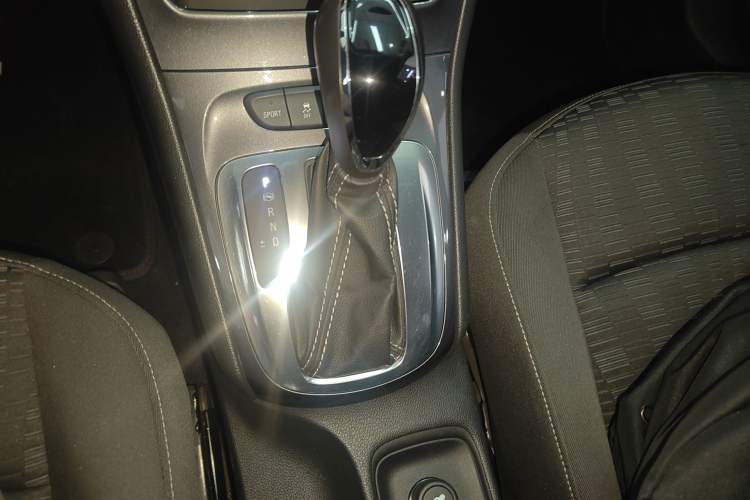 Used Buick Verano 2016 Hatchback 15S Automatic Ambition Model Gear Lever