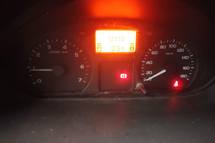 Used Wuling Rongguang 2011 1.2L Base Version
