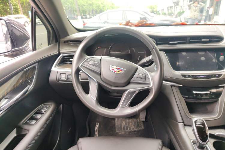 Used Cadillac XT5 2018 25T Tech Model Steering Wheel