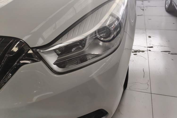 Used Haima V70 2016 2.0L Manual - Comfort Edition 6 Seats
