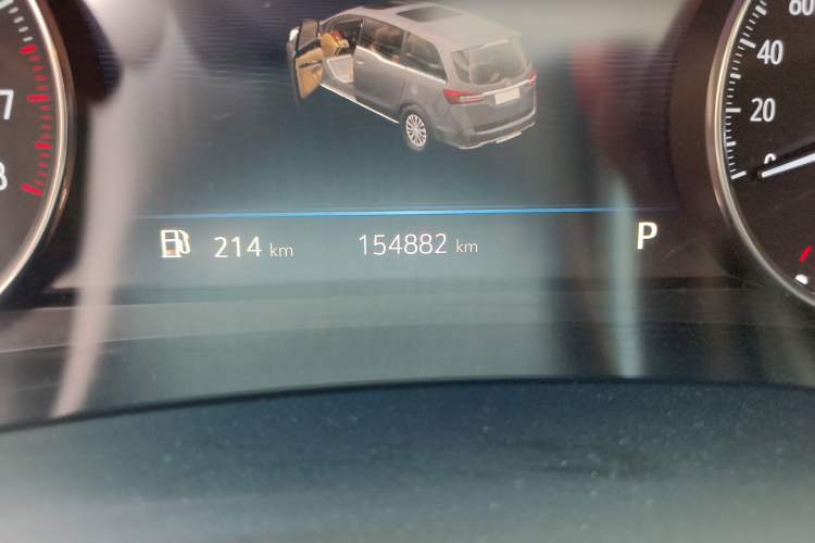 Used Buick GL8 2023 Facelifted Land Cruiser Executive Luxury Version Odometer Close Up