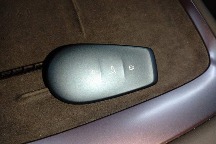 Used Nissan N6 2026 Model 180 Max Interior 1