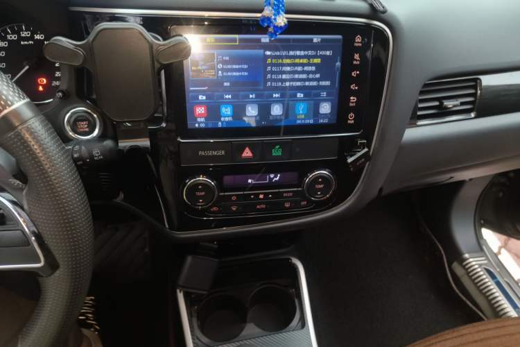 Used Mitsubishi Outlander 2019 2.0L Two-Wheel Drive Comfort Edition 5 Seats China V Standard Audio And AC Panel