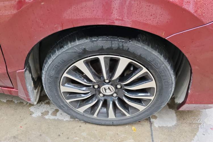 Used Honda Crider 2013 1.8L automatic comfort version Right Front Wheel Hub