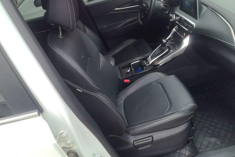 Used SAIC MAXUS G50 2022 1.5T Automatic Comfort Touring B Right Front Seat