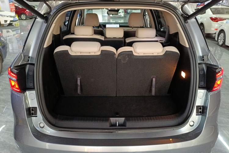 Used BYD Song MAX New Energy 2022 DM-i 105KM Flagship Model
