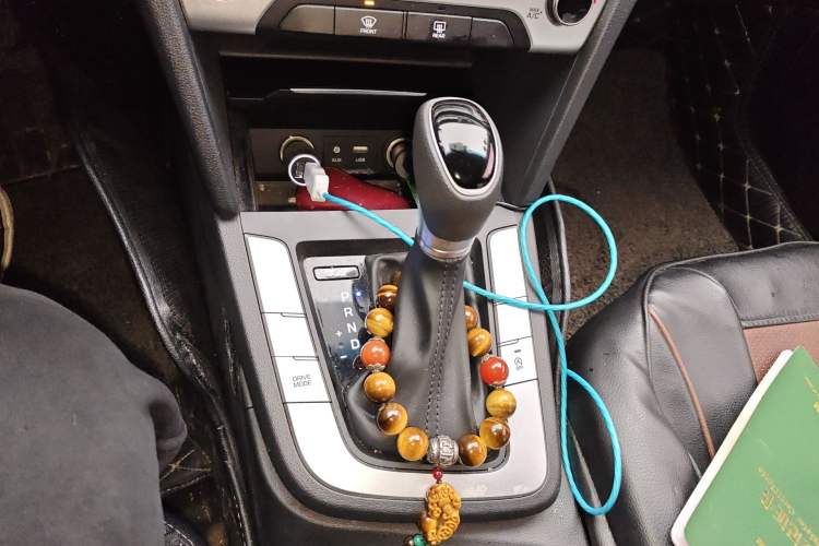 Used Hyundai Elantra (6th Generation / Lingdong) 2016 1.6L Automatic ZhiXuan – Elite Version Gear Lever