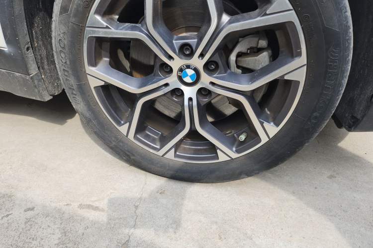 Used BMW X1 2022 sDrive25Li Leading Model Right Front Wheel Hub