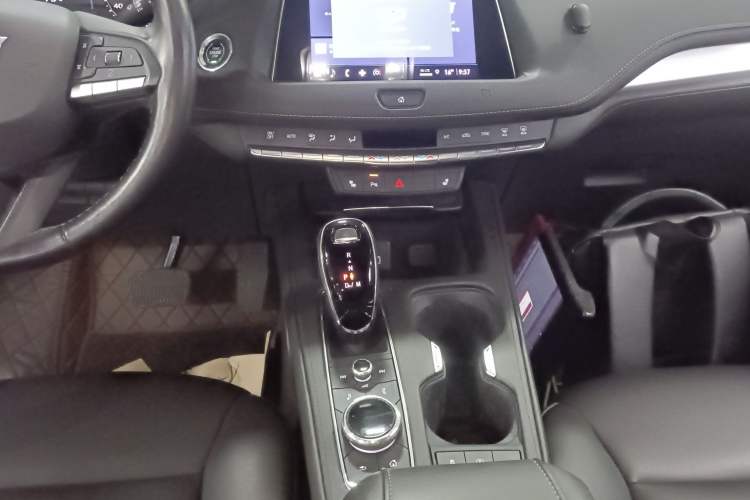 Used Cadillac XT4 2021 28T Two-Wheel Drive Leading Version
