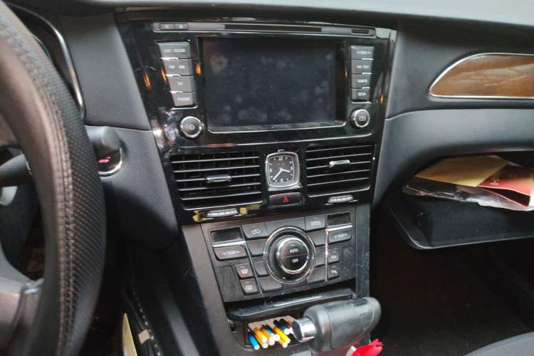 Used Hongqi H7 2015 1.8T Tech Model Audio And AC Panel