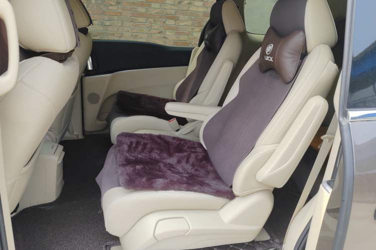 Used Buick GL8 2023 Facelifted Land Cruiser Executive Luxury Version
