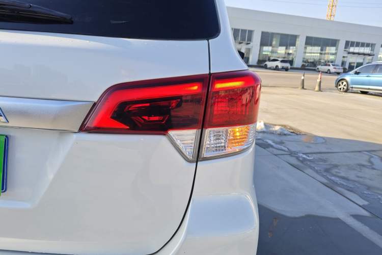 Used Nissan Terra 2020 2.5L XL Upper Automatic Two-Wheel Drive Luxury Edition
