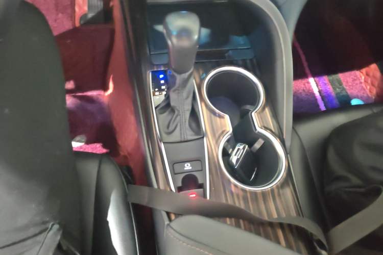 Used Toyota Camry 2019 2.0G Luxury Edition China VI Standard Gear Lever