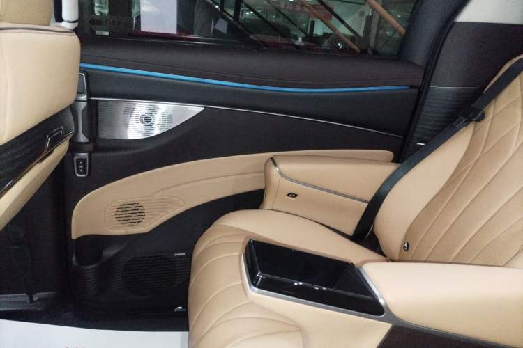 Used Denza D9 2024 DM-i 980 Four-Wheel Drive Prestige Model
