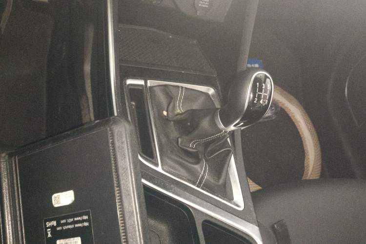 Used Geely Auto Vision X3 2019 Upgraded Model 1.5L Manual Elite Version Gear Lever