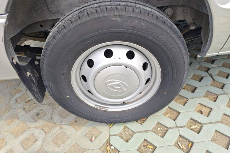 Used SAIC MAXUS Xintu V80 2023 2.0T Manual Classic Aoyuntong Long Wheelbase Mid-Height 6/7/8/9-Seater Right Rear Wheel Hub