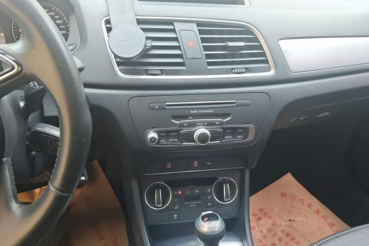 Used Audi Q3 2018 30th Anniversary Edition 30 TFSI Fashion Model Audio And AC Panel