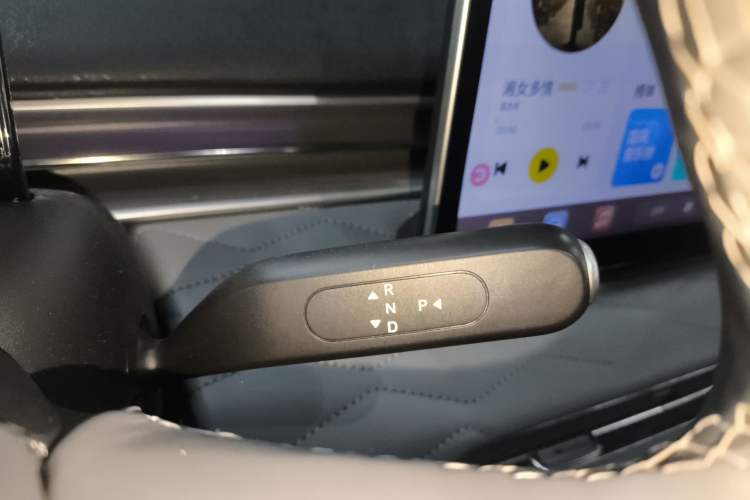 Used Dongfeng NAMMI 01 2024 430 Plus Smart+ Gear Lever