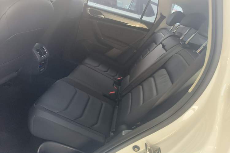 Used Volkswagen Tayron 2022 280TSI Two-Wheel Drive Luxury Smart Connectivity Version Left Rear Seat