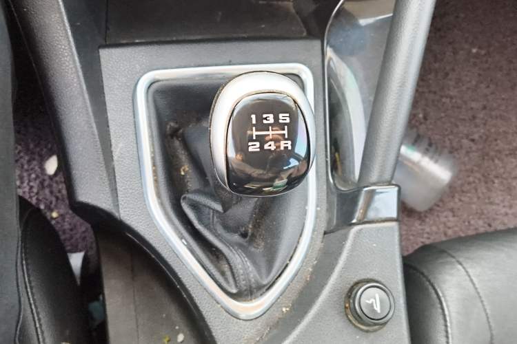 Used Dongfeng Aeolus AX7 2015 2.0L Manual Zhiyi Trim