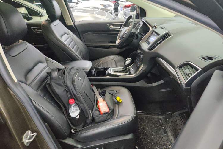 Used Ford Edge 2016 EcoBoost 245 Two-Wheel-Drive Titanium 7-Seater
