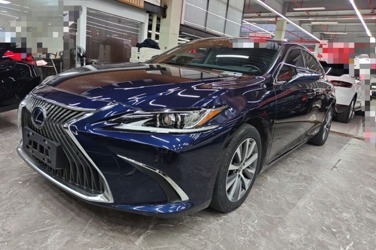 Lexus ES 2020 300h Premier Edition с пробегом