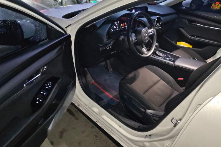 Used Mazda 3 Axela 2022 2.0L Automatic ZhiXuan Edition Driver Seat
