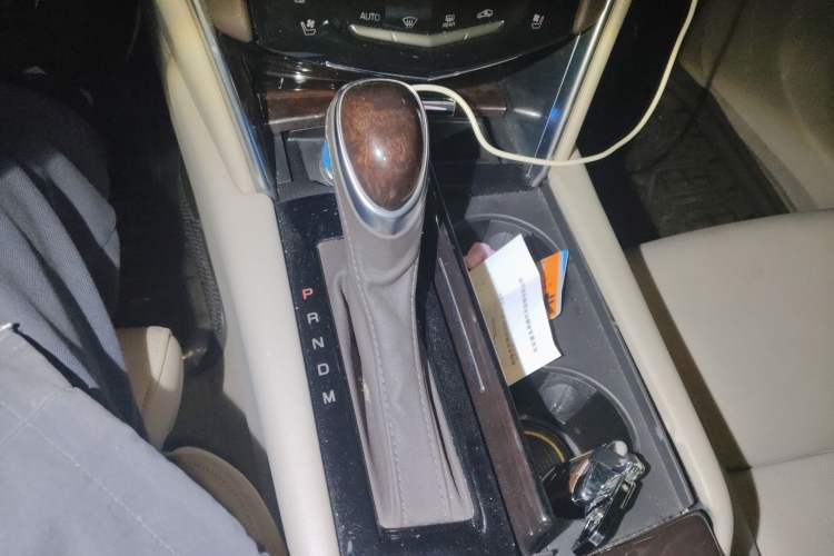 Used Cadillac XTS 2013 28T Luxury Model Gear Lever