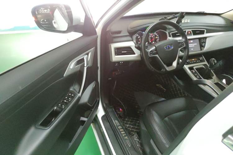 Used Geely Auto Emgrand X7 Sport 2018 2.0L Manual Two-Wheel Drive Zhiya Version Driver Seat