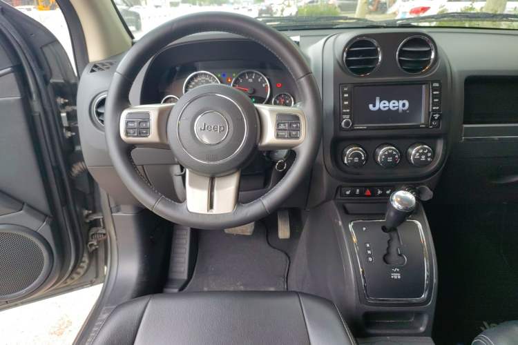 Used Jeep Compass 2012 2.4L Four-Wheel Drive Urban Edition