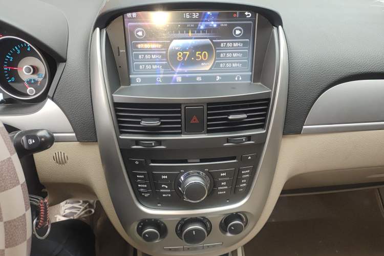 Used Buick Excelle 2013 1.5L Automatic Classic Model Audio And AC Panel