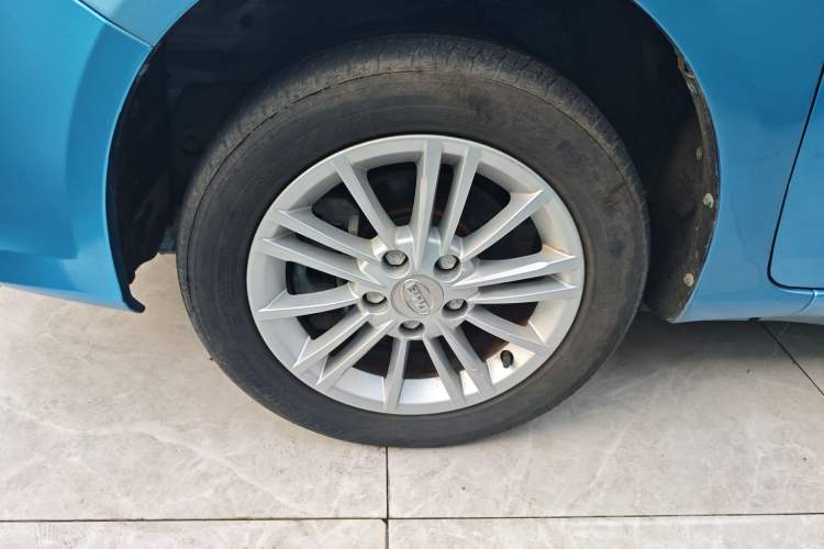 Used BYD e5 2017 300 Prestige Edition Left Front Wheel Hub