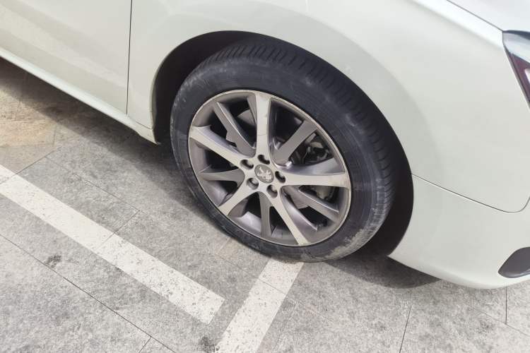 Used Peugeot 508 2015 1.8THP Automatic Prestige Edition Right Front Wheel Hub