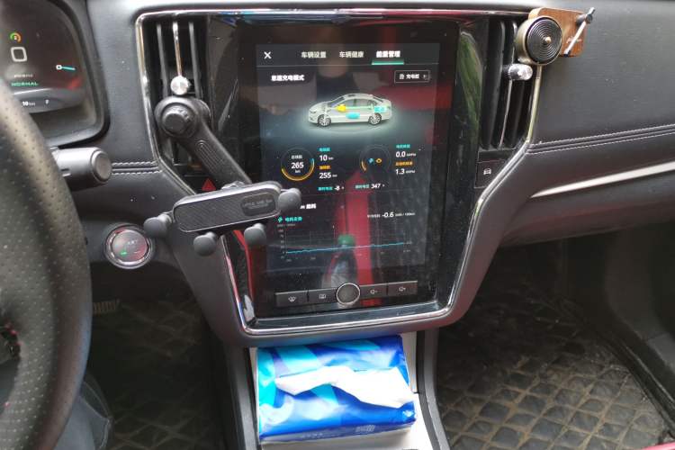 Used Roewe i6 New Energy 2017 45T Hybrid Connective Smart Luxury Edition Audio And AC Panel