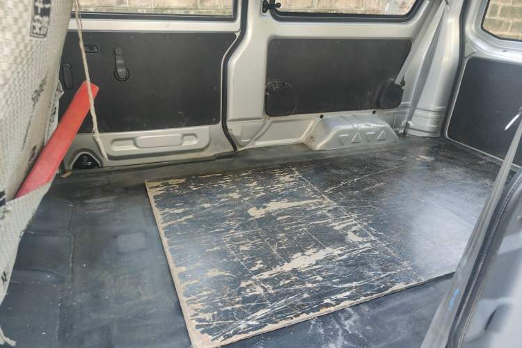 Used Jinbei Hiace X30 2023 1.5L Super-Comfortable Passenger Van 5/6/7-Seater Non-Air-Conditioned Version Model SWC15M Left Rear Seat