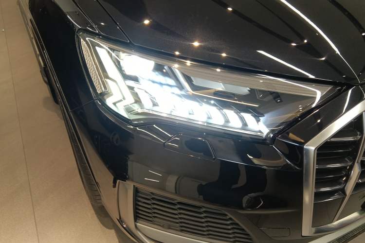 Used Audi Q7 2021 55 TFSI quattro S line Sport model