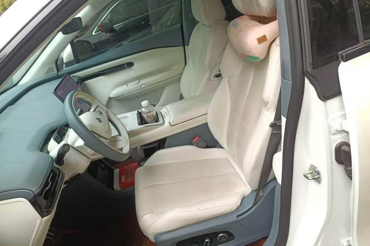 Used Hyptec HT 2023 670 Rear-Drive Ultra-High Voltage Version Left Front Seat