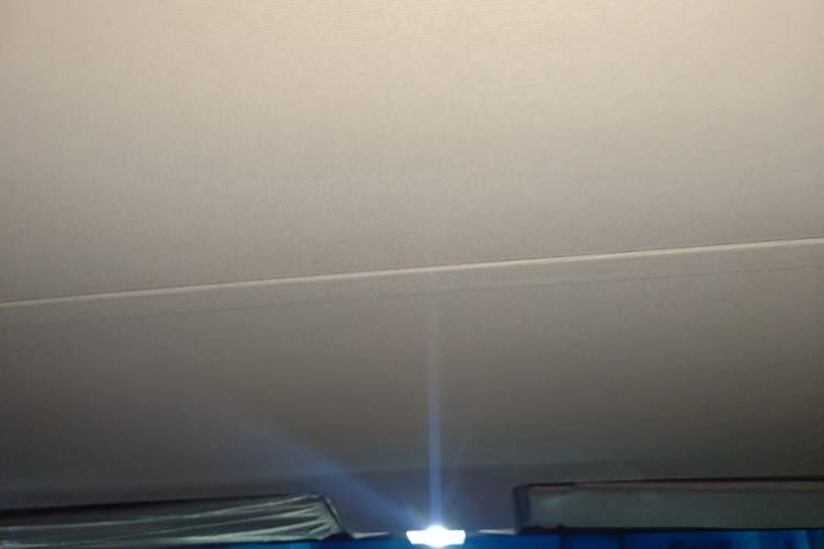 Used Iveco Daily 2023 2.5T A35M1 Multi-Purpose Passenger Vehicle Short Wheelbase Low Roof Single-Tire Side-Sliding Door Automatic Transmission
