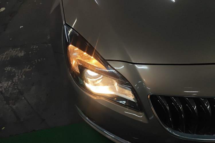 Used Buick Regal 2015 1.6T Elite Tech Model Right Front Headlight