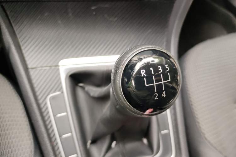 Used Volkswagen Golf 2015 1.4TSI Manual Comfort Model Gear Lever