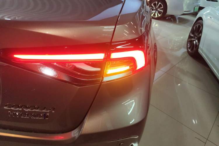 Used Toyota Corolla 2021 Dual-Motor 1.8L E-CVT Elite Edition