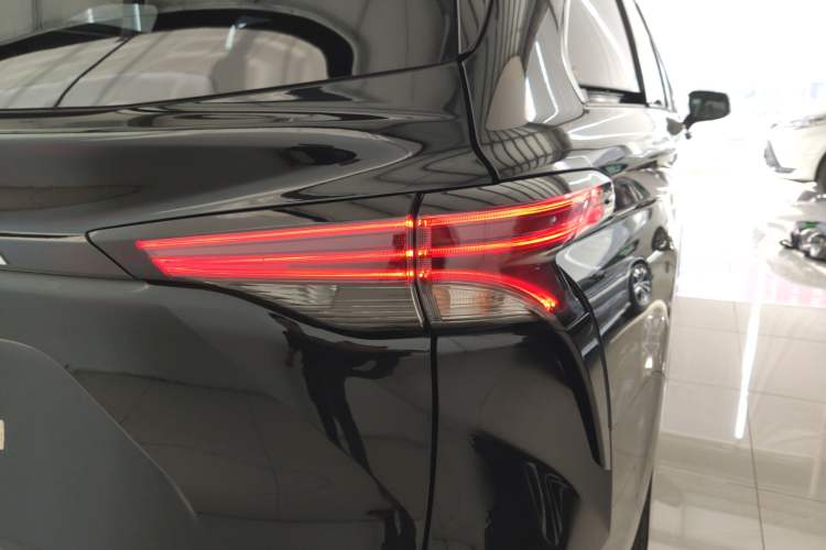 Used Toyota Sienna 2026 Model 2.5L Dual-Engine Four-Wheel-Drive Prestige Edition
