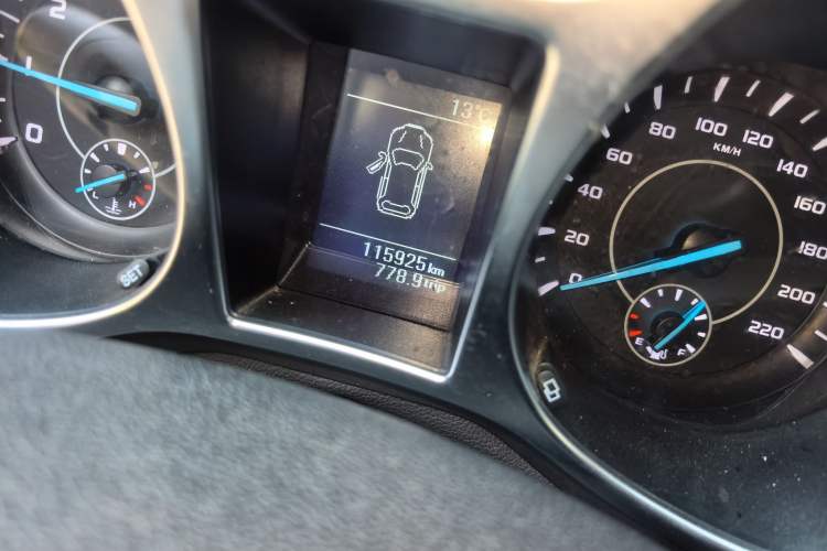 Used JMC Yusheng S330 2016 1.5L GTDi Manual Two-Wheel Drive Value Edition Odometer Close Up