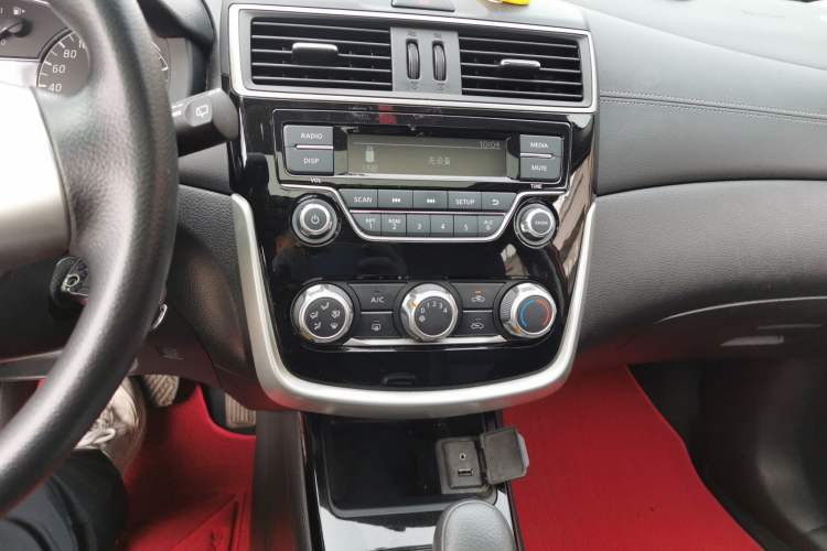 Used Nissan Tiida 2020 1.6L CVT Cool Edition Audio And AC Panel